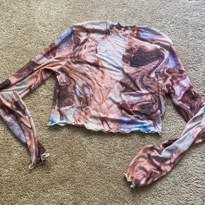 Mesh marble print long sleeve crop top.